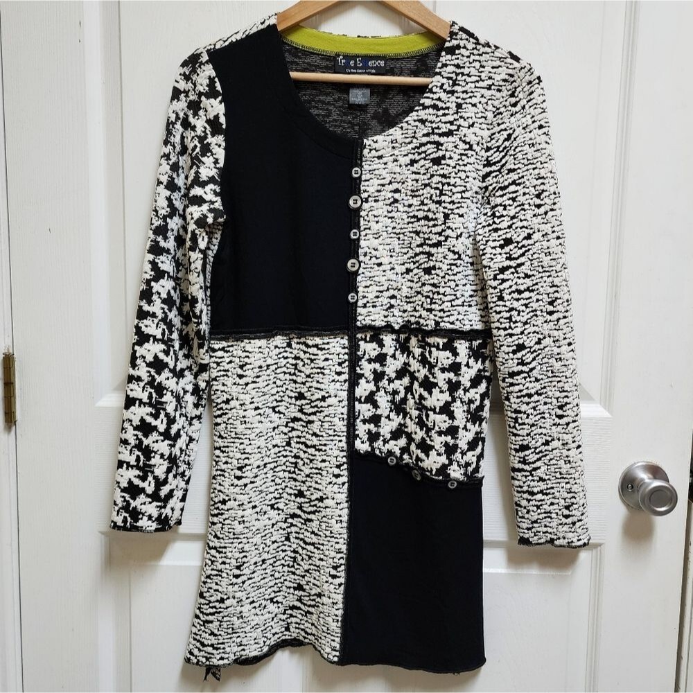 True Essence Top Womens M Black White Mixed Media Scoop Pullover Lagenlook Tunic